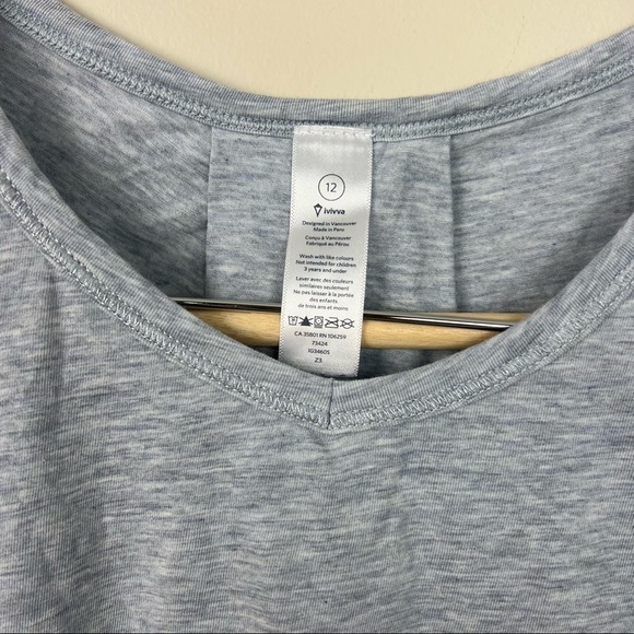 Ivivva‎ Girls Gray Long Sleeve Workout Shirt - Picture 2 of 10